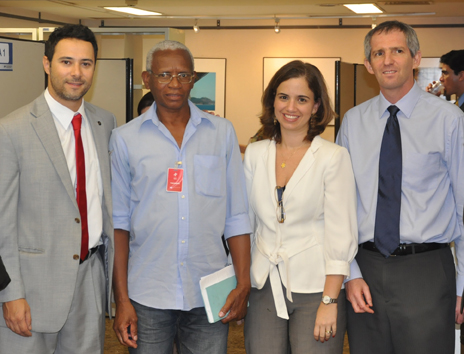 A partir da esquerda: Rafael Machado de Oliveira, o segurado, Marcella Brandão e Fábio Tenenblat