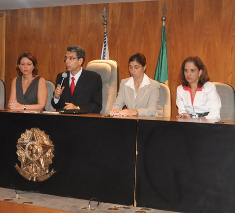 A partir da esquerda: Mariana Moreira e Silva, Guilherme Calmon, Paula Patrícia Provedel e a juíza federal Marcella Brandão