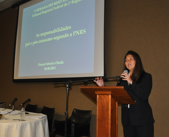 Denise Setsuko Okada destacou a importância da responsabilidade compartilhada na gestão dos resíduos sólidos