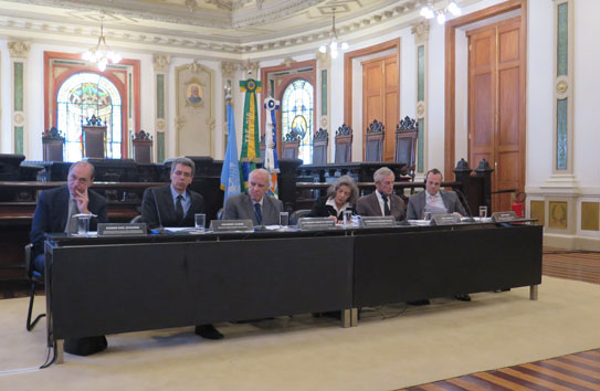 A partir da esquerda: Eugenio Raúl Zaffaroni, Guilherme Calmon, Luiz Fernando Ribeiro, Cármen Lúcia, Elias Carranza e David Scharia