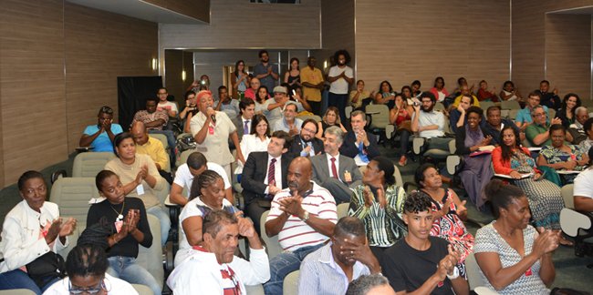 Na plateia, representantes de ONGs e de comunidades tradicionais do Rio