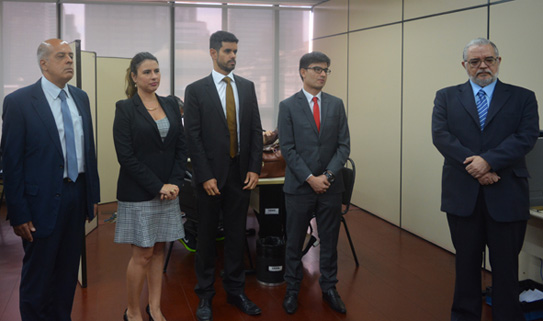Juízes federais Renato Pessanha, Aline Miranda e Marcel Correa, representante da ECT Marcos Martins e desembargador federal Ferreira Neves