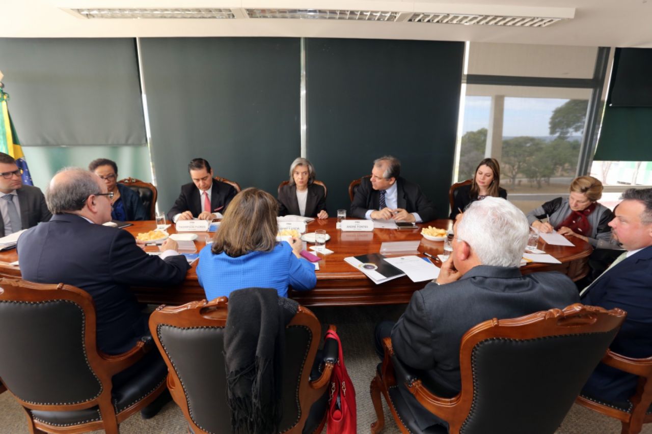 Cármen Lúcia se reúne em Brasília com os presidentes dos cinco TRFs