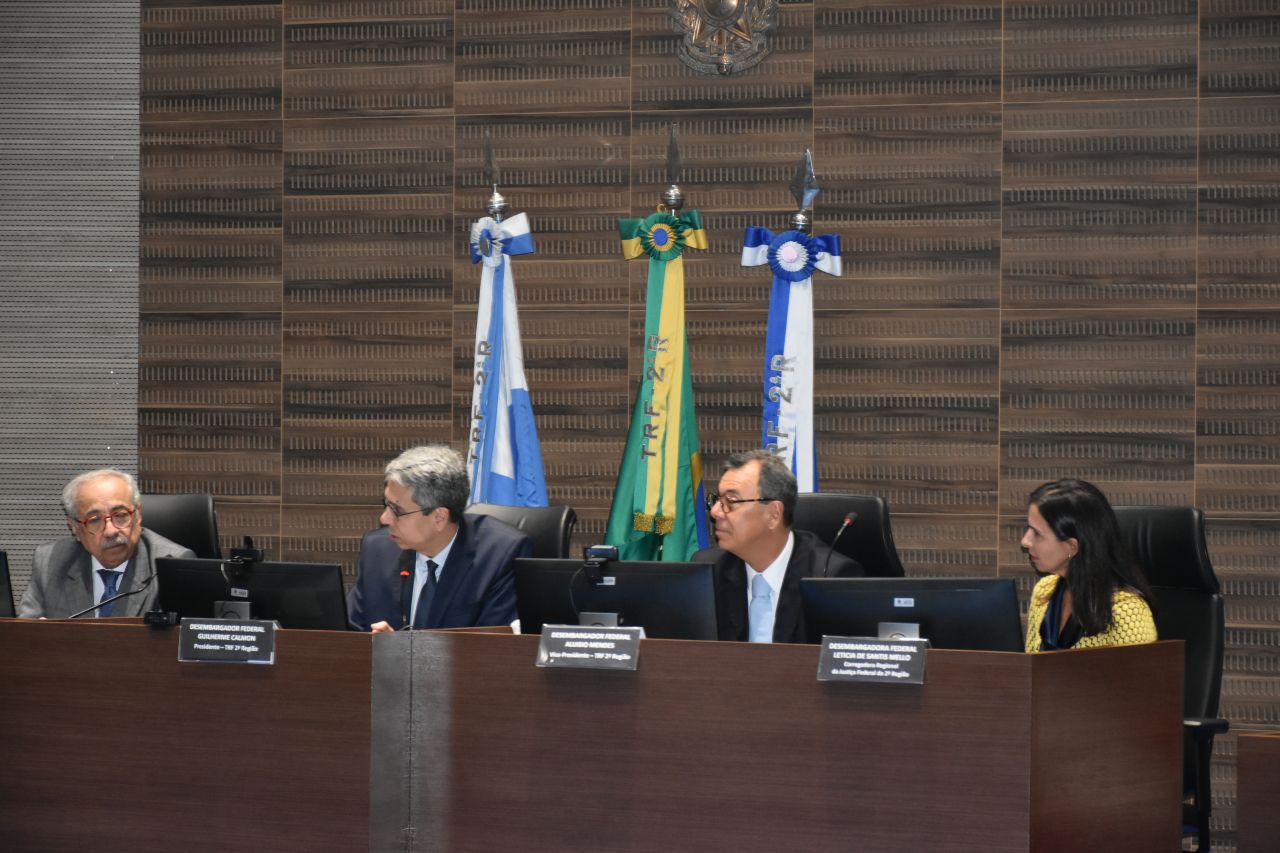 Na mesa, Og Fernandes, Guilherme Calmon, Aluisio Mendes e Leticia De Santis Mello.