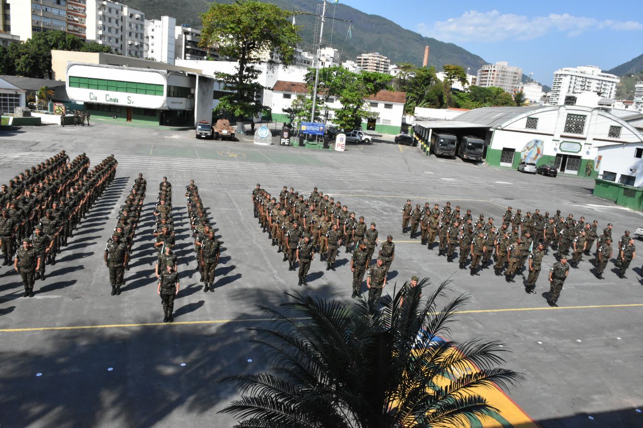 Foto da cerimônia no 1º Batalhão de Polícia do Exército.