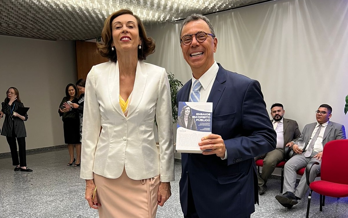 Livro em homenagem à ministra Regina Helena Costa é lançado na sede do