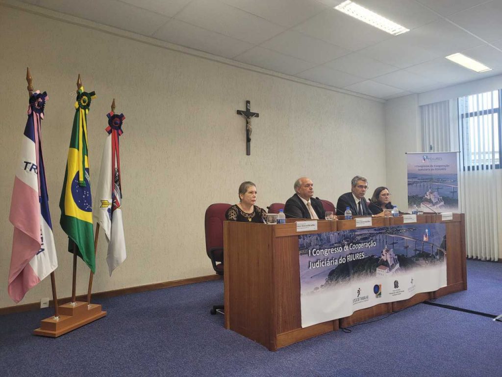 Foto da mesa de abertura do I Congresso de Cooperação Judiciária do Fojures..