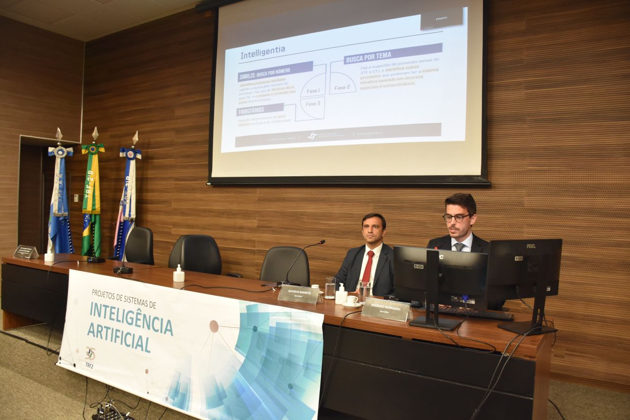 Foto da apresentação do projeto Intelligentia ficou a cargo de Gustavo Barreto, assessor executivo sa ASAJ, e de Rodrigo Morgado, supervisor da SEINTA.
