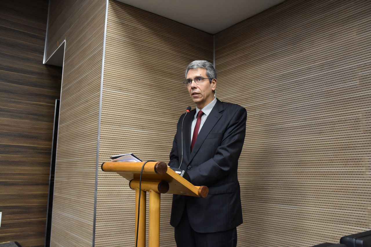 Foto do presidente do TRF2, desembargador federal Guilherme Calmon.