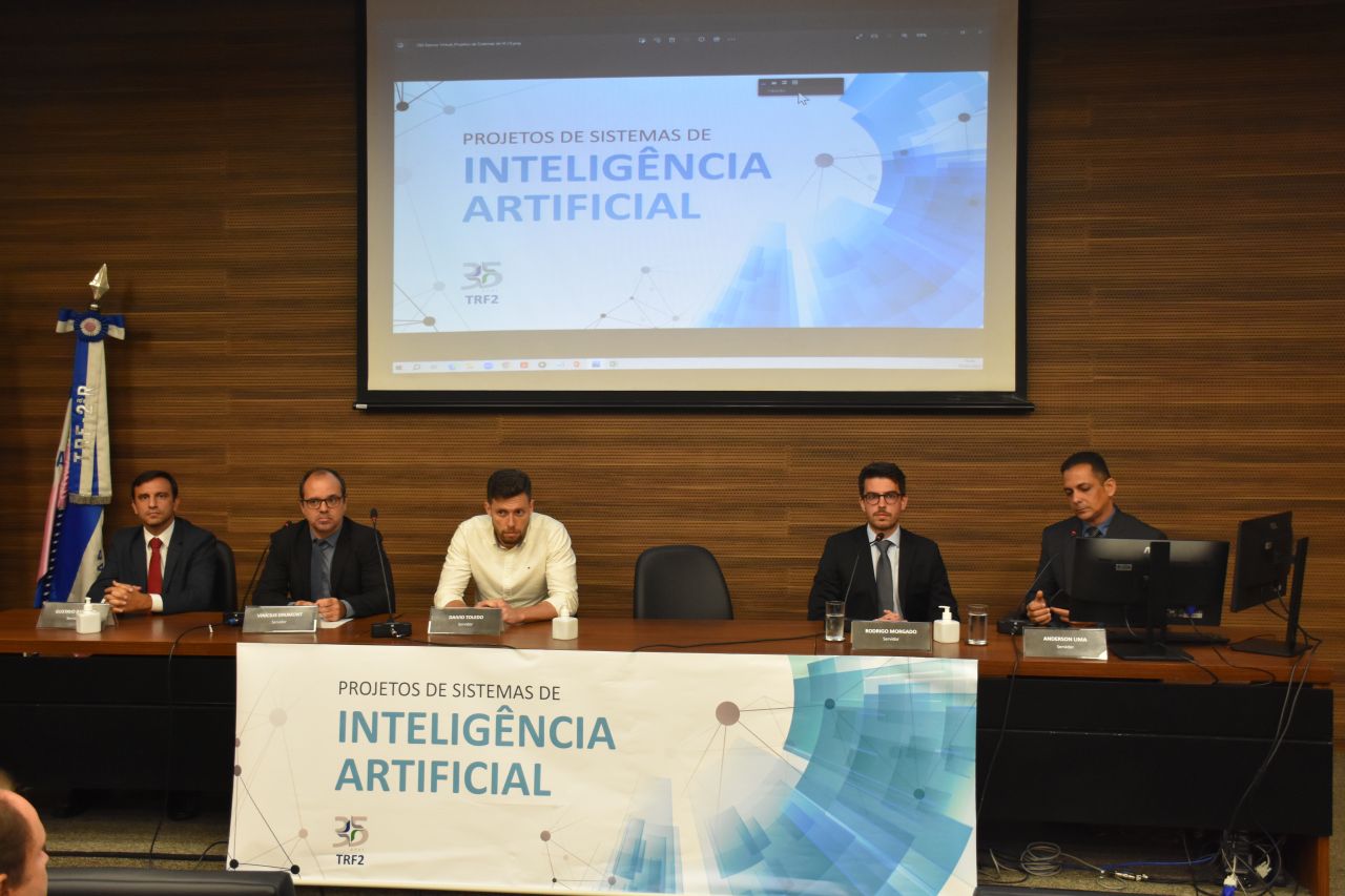 Foto da mesa, em especial, o servidor Anderson Lima (primeiro à direita), assessor da Sinf apresentou o projeto Luis Gama.